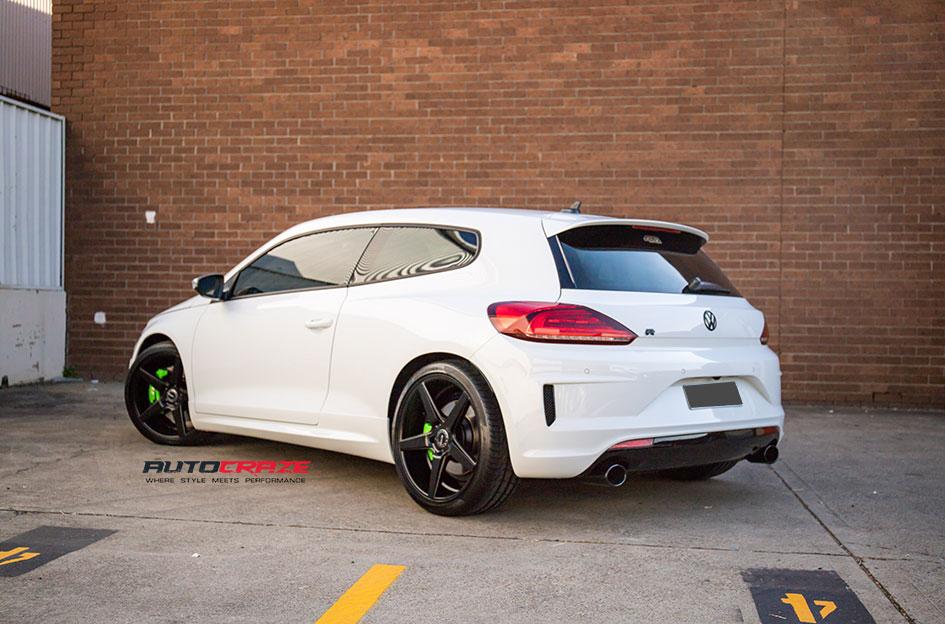 VOLKSWAGEN GOLF DISTRICT SATIN BLACK